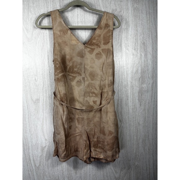 Cloth & Stone Romper M Tan Animal Giraffe Print Button Front Pockets Boho - Picture 3 of 6